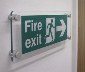 pic_fire-exit-acrylic-postmounted